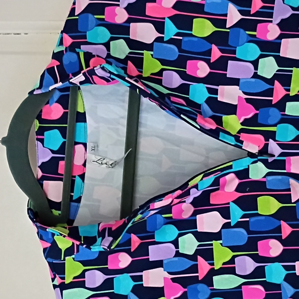 Colorful Short Sleeve Keyhole Top.Pit To Pit 23". Length 35"New No Tag - Picture 7 of 7